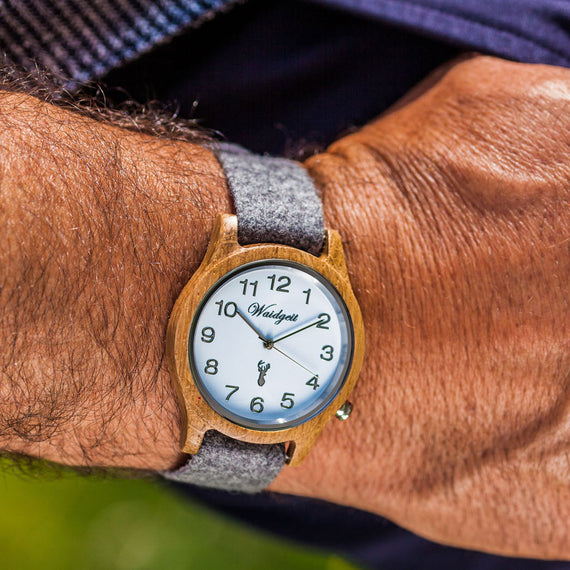 Großglockner zeitlos Holzuhr Armbanduhr Waidzeit Alpin Herrenuhr Geschenk Lodenarmband Holzuhr Männeruhr