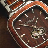 Waidzeit Platinum Herrenmodell Automatik Uhr aus Edelstahl und rotem Sandelholz Waidzeituhr Sichtfenster Geschenkidee Geschenk für Männer Naturliebhaber Uhrenliebhaber Details